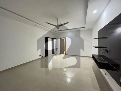 Renovated 4 Bedroom House & Gareen Lawn Available In F-7 For Rent F-7