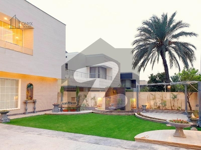 Spacious 1.5 Kanal Villa With Huge Car Porch And Massive Lawn On Main Boulevard Bahria Town Phase 6