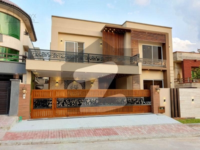 Top Quality 1 Kanal 6 Bed Designer House With Modern Architecture Bahria Town Phase 3