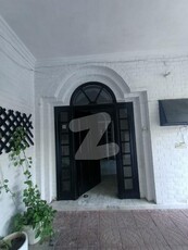 1 KANAL HOUSE IS AVAILABLE FOR RENT IN GULBERG Gulberg