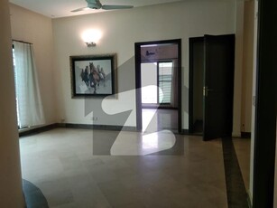 10 MARLA SLIGHTLY USED BEAUTIFUL UPPER PORTION AVAILABLE FOR RENT DHA Phase 5