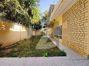 Offering 533 Sq.Yds(60*80) Old Corner House For Sale At Prime Location of F6 Islamabad F-6/4