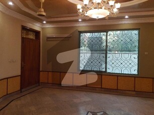 Upper Portion Of 1 Kanal Available For rent In Model Town - Block A Model Town Block A