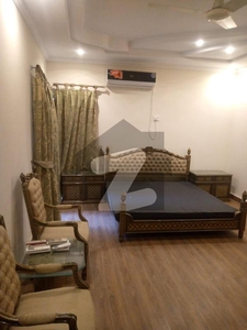 1 Kanal 5 Bed Fully Furnished Well Maintained Neat House DHA Phase 1