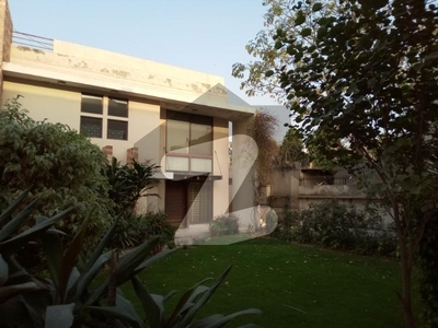 1 KANAL COMMERCIAL USE HOUSE FOR RENT IN GULBERG LAHORE Gulberg