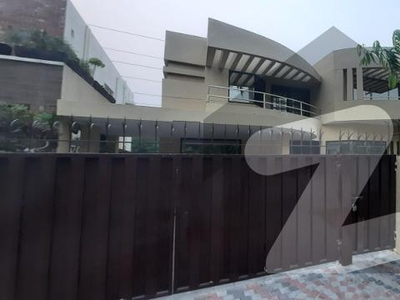1 KANAL HOUSE FOR RENT FULLY RENOVATED IN DHA PHASE 3 (KANAL BASMENT ALSO AVAILABLE ) DHA Phase 3