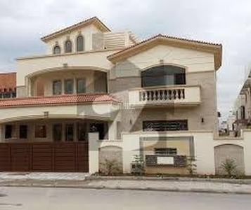 1 KANAL IDEAL HOUSE AVAILABLE FOR RENT IN GARDEN TOWN Garden Town