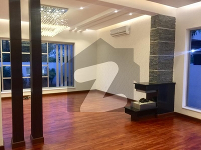 1 Kanal Lavish Upper Portion On Top Location For Rent In Phase 1 DHA Phase 1
