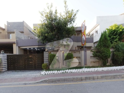 1 Kanal Luxurious House Available For Rent Bahria Town Phase 3