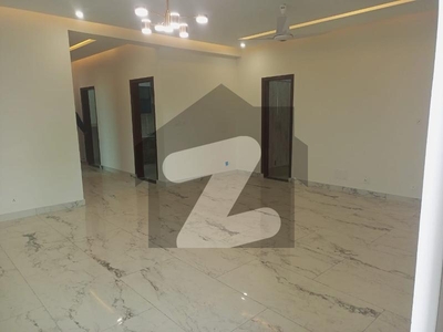 10 MARLA 3 BEDROOMS AND ONE OF THE BEST LIVING AREA AVALIBALE FOR RENT Askari 11 Sector D