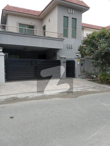 10 MARLA 4 BEDROOM HOUSE AVAILABLE FOR RENT Askari 11 Sector A