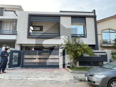 10 Marla Beautiful House Available For Rent In Bahria Town Phase 8 Bahria Town Phase 8
