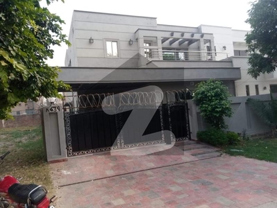 10 MARLA BEAUTIFUL SLIGHTLY USED HOUSE IS AVAILABLE FOR RENT ON TOP LOCATION OF WAPDA TOWN PHASE 1 LAHORE Wapda Town Phase 1 Block H4