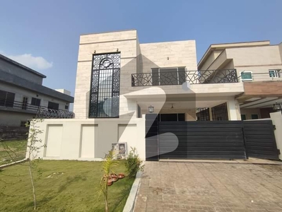 10 MARLA BRAND NEW CONDITION TRIPLE STORE SINGLE UNIT FULL BASEMENT FULL HOUSE AVAILABLE FOR RENT VERY GOOD PRIME LOCATION GOOD CONDITION Bahria Greens Overseas Enclave