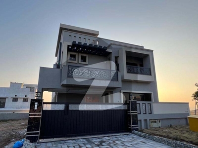 10 Marla House with Basement & Ground Floor Available for Rent in Block H Bahria Town Phase 8 Block H