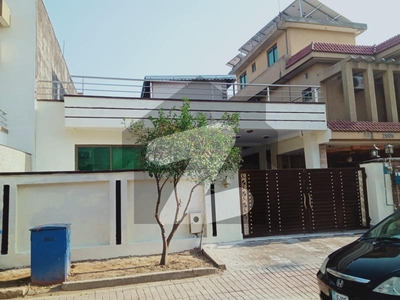 10 Marla Single storey double unit with Basement house available for Rent Bahria Town Phase 3