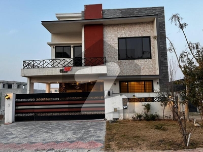 10 Marla Triple Storey House (Double Unit With Basement ) 6 bedroom 2 kitchen gas install available for Rent in Bahria Town Phase 8 Rawalpindi Bahria Town Phase 8
