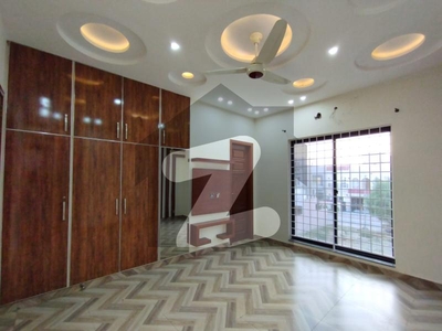 10 Marla VIP Luxury Upper Portion For Rent In Bahria Town Lahore. Bahria Town