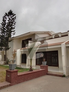 1000 Square Yard Maintained Bungalow For Living On Rent In Phase 6 Prime Location DHA Phase 6