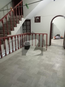 1st Floor Well Maintained Near To Road Ideal For Small Family Gulshan-e-Iqbal Block 6