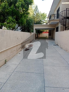 2 Kanal (1022 Yards) Main Road Bungalow For Sale In Sector F-10, Islamabad F-10/2