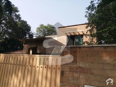 2 KANAL COMMERCIAL HOUSE FOR RENT IS MAIN GULBERG LAHORE Gulberg 3