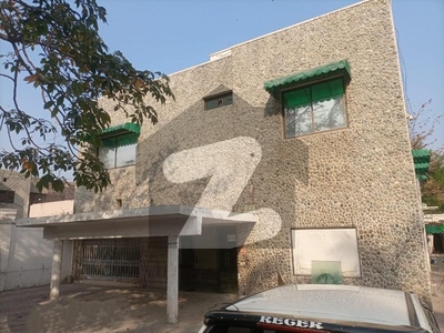 2 Kanal House Non Furnished Available For Rent In Block B Gulberg 3 Near To Papa Johns MM Alam Road Gulberg 3
