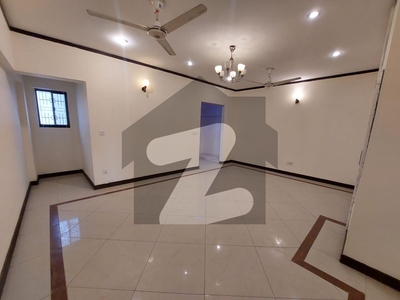 3 Bed Apartment Full Floor For Rent Nishat Commercial Area