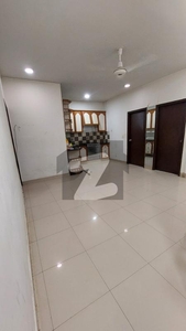 3 Bedrooms Drawing Lounge, 1st Floor Park Facing Ittehad Commercial Area