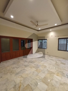 32 marla house independent available for rent in Askari Villa . Askari Villas Shami Road