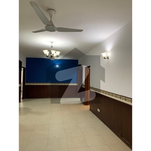 4 Bed Big Apartment For Rent Nishat Commercial Area