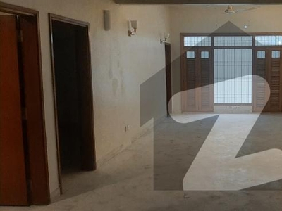 4 BED ROOMS DRAWING ROOM LOUNGE 2ND FLOOR FLAT FOR RENT NEAR IMTIAZ TARIQ ROAD PECHS Block 3