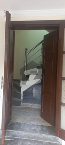 5 MARLA BEAUTIFUL UPPER PORTION AVAILABLE FOR RENT IN ALI BLOCK SECTOR B BAHRIA TOWN LAHORE Bahria Town Ali Block