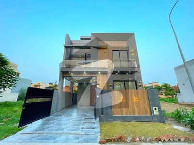 5 MARLA LAVISH DESIGN MODERATE HOUSE AVAILABLE FOR RENT DHA 9 Town