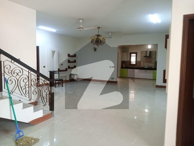 500 YARDS SLIGHTLY USED 2+4 BEDROOMS HOUSE FOR RENT DHA Phase 7