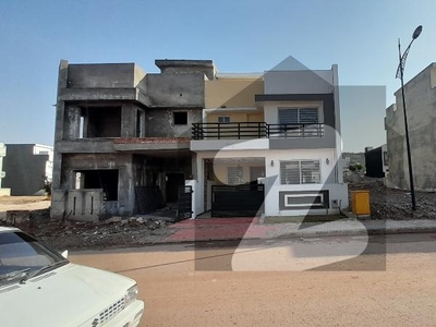 5MARLA BEAUTIFUL HOUSE GOING VERRY CHEAP Bahria Enclave