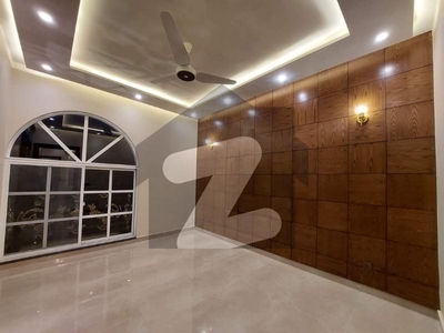 A 520 Square Feet Flat In Lahore Is On The Market For rent Bahria Town Sector E