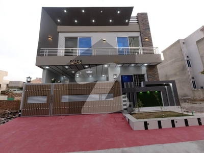 A On Excellent Location House Of 1800 Square Feet In Rs. 33000000 Jinnah Gardens Phase 1