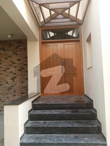 ARCHITECT 1000 SQYD BUNGALOW AVAILABLE FOR RENT DHA Phase 4