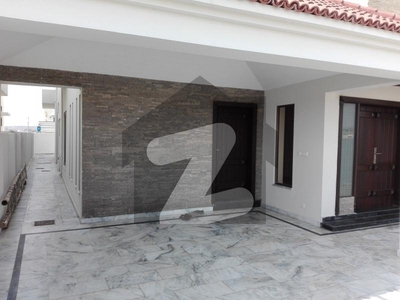 Beautiful Prime Location House With Gas Bahria Town Phase 8 Block B