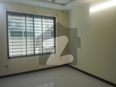 Centrally Located Lower Portion Available In Media Town For rent Media Town