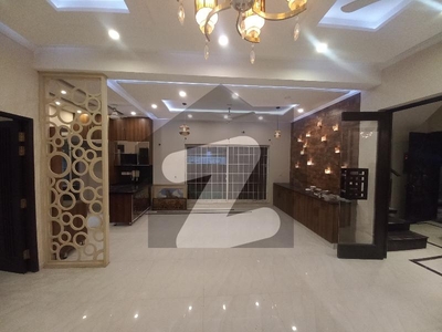 DHA Phase 8 Ex Air Avenue 10marla Bungalow 4beds for Rent DHA Phase 8 Ex Air Avenue