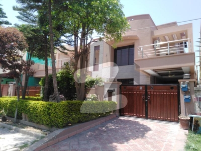 E-11 Beautiful 6,Bed Room House Available For Sale E-11