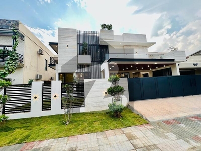 Exquisite 5 Bedroom Designer House On A 1 Kanal Offering Luxury Living And Contemporary Elegance DHA Defence Phase 2