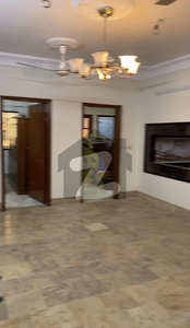 Old but maintained Flat available for RENT Bahadurabad