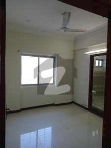 FLAT FOR RENT LIKE NEW OUT CLASS LOCATION 4BED Bukhari Commercial Area