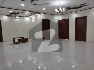 LIKE NEW 3BED DD UP FLAT FOR RENT Ittehad Commercial Area