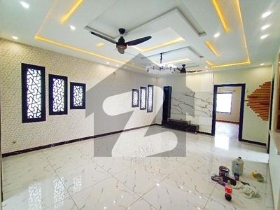 Luxury Upper Portion With Servant Room Bahria Town Phase 7