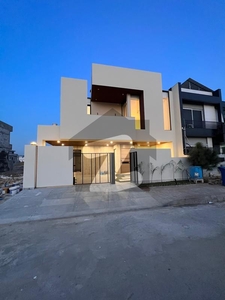 Modern Architectural Masterpiece - Unit Family Home House For Sale Top City 1