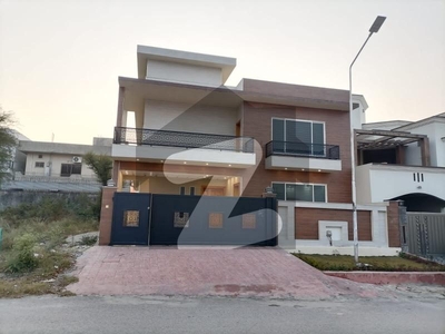Perfect Facing Park 3200 Square Feet House In G-13/3 For Sale G-13/3